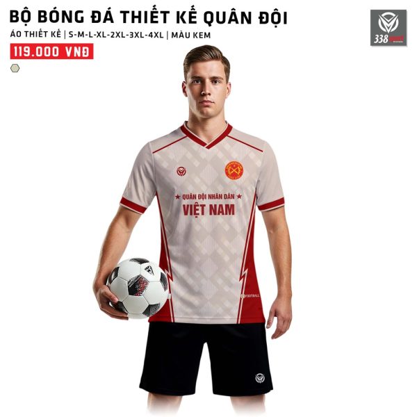 Người Mẫu Mặc Áo Bóng Đá Quân Đội Màu Kem